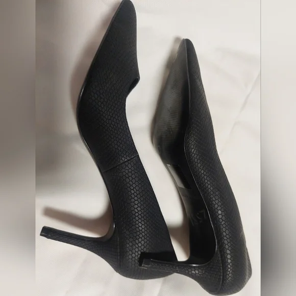 Call It Spring Black Textured Pointed-Toe Pumps - Picture 4 of 5